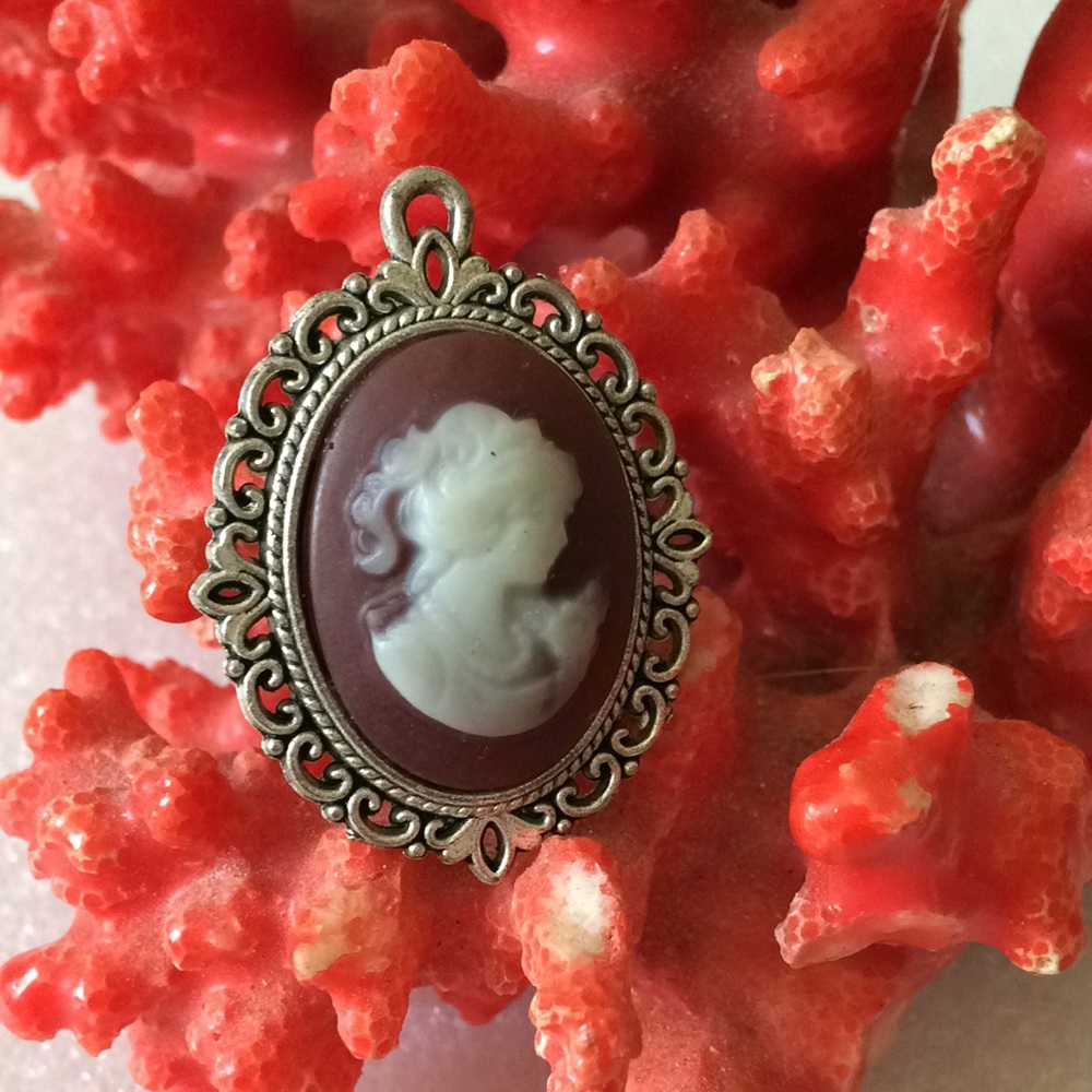 Vintage cameo pendant